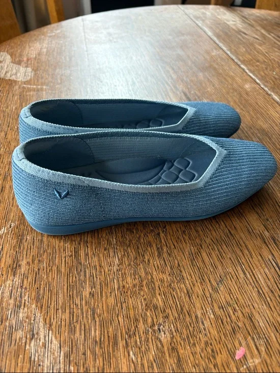 Vivaia Lightweight Square-Toe V-Cut Flats (Margot™ Walker) size 7 - Picture 8 of 8